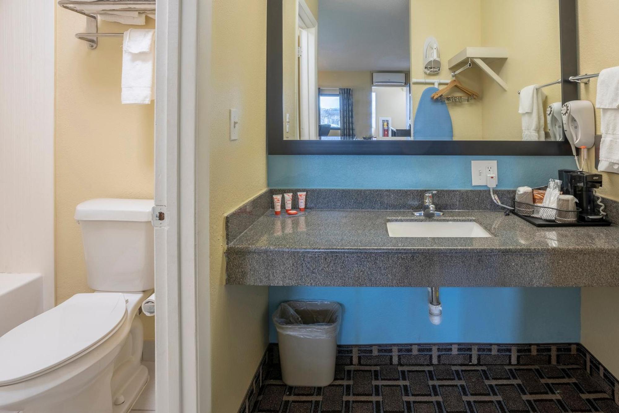 Oyo Hotel Knoxville Tn Cedar Bluff I-40 Eksteriør bilde