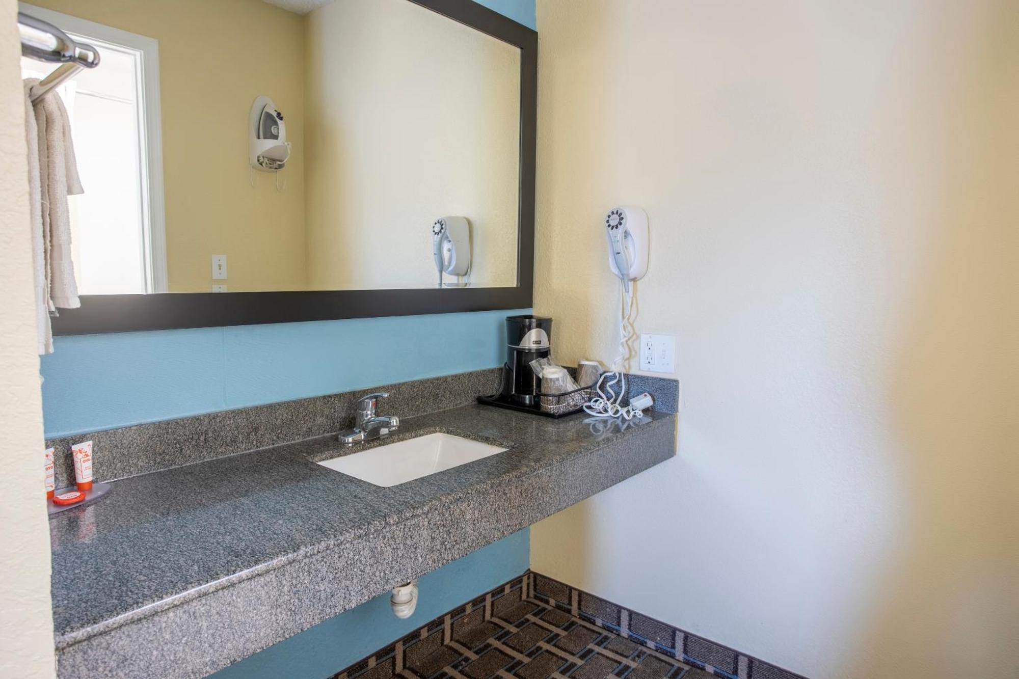 Oyo Hotel Knoxville Tn Cedar Bluff I-40 Eksteriør bilde