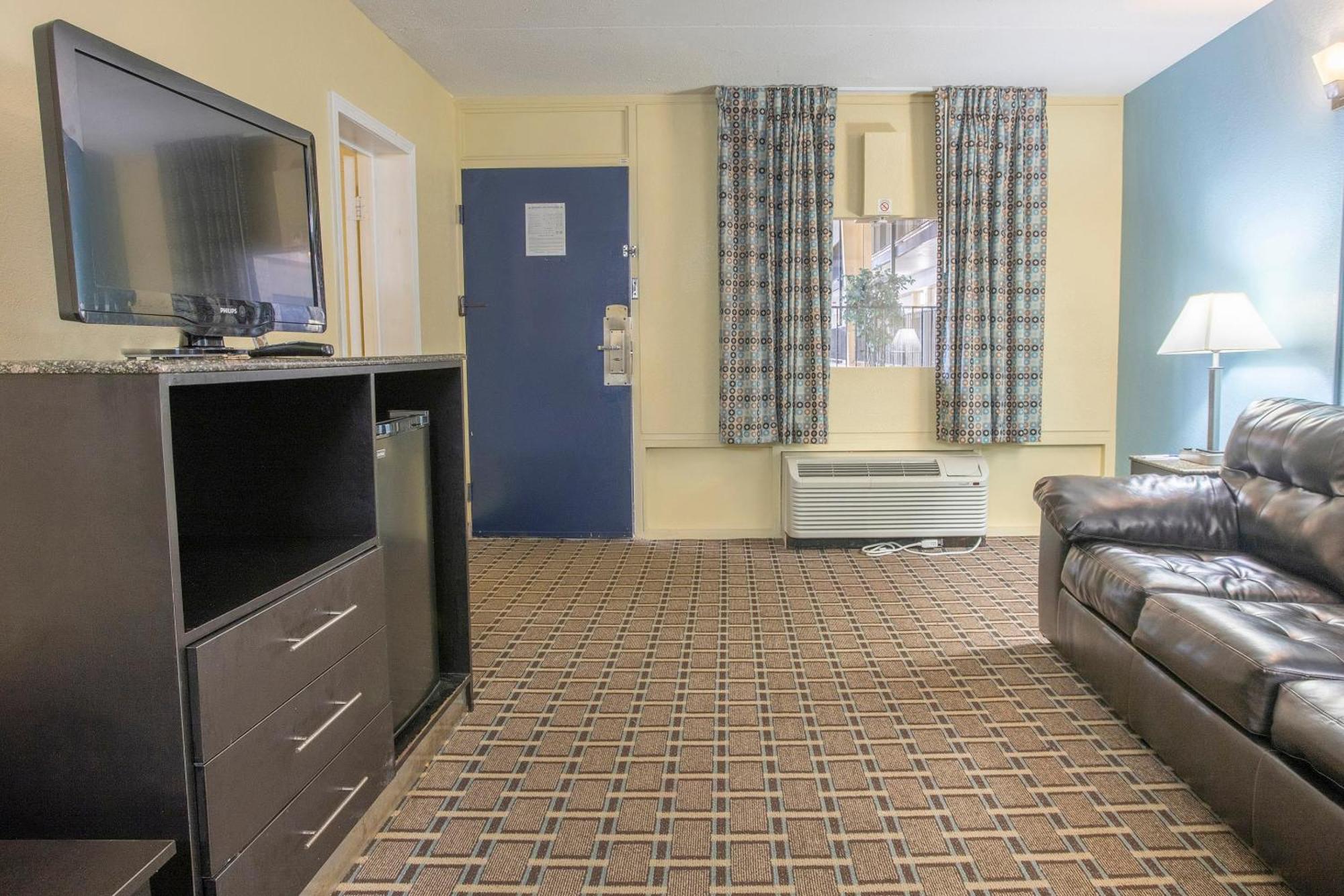 Oyo Hotel Knoxville Tn Cedar Bluff I-40 Eksteriør bilde